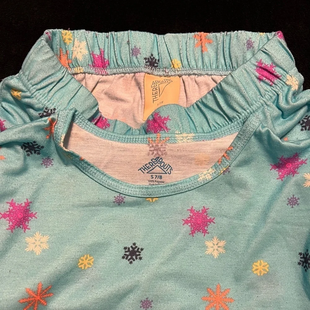 Thereabouts Pajamas with Snowflakes Girls size small 7-8